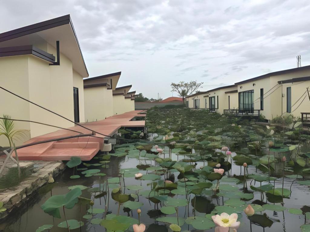 Bua Tara Resort Nong Prue Exterior photo