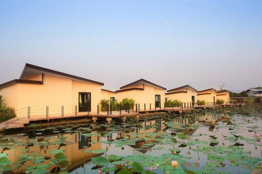 Bua Tara Resort Nong Prue Exterior photo