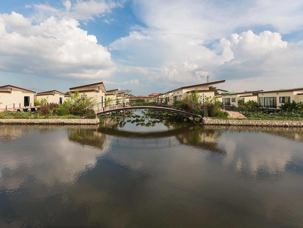 Bua Tara Resort Nong Prue Exterior photo